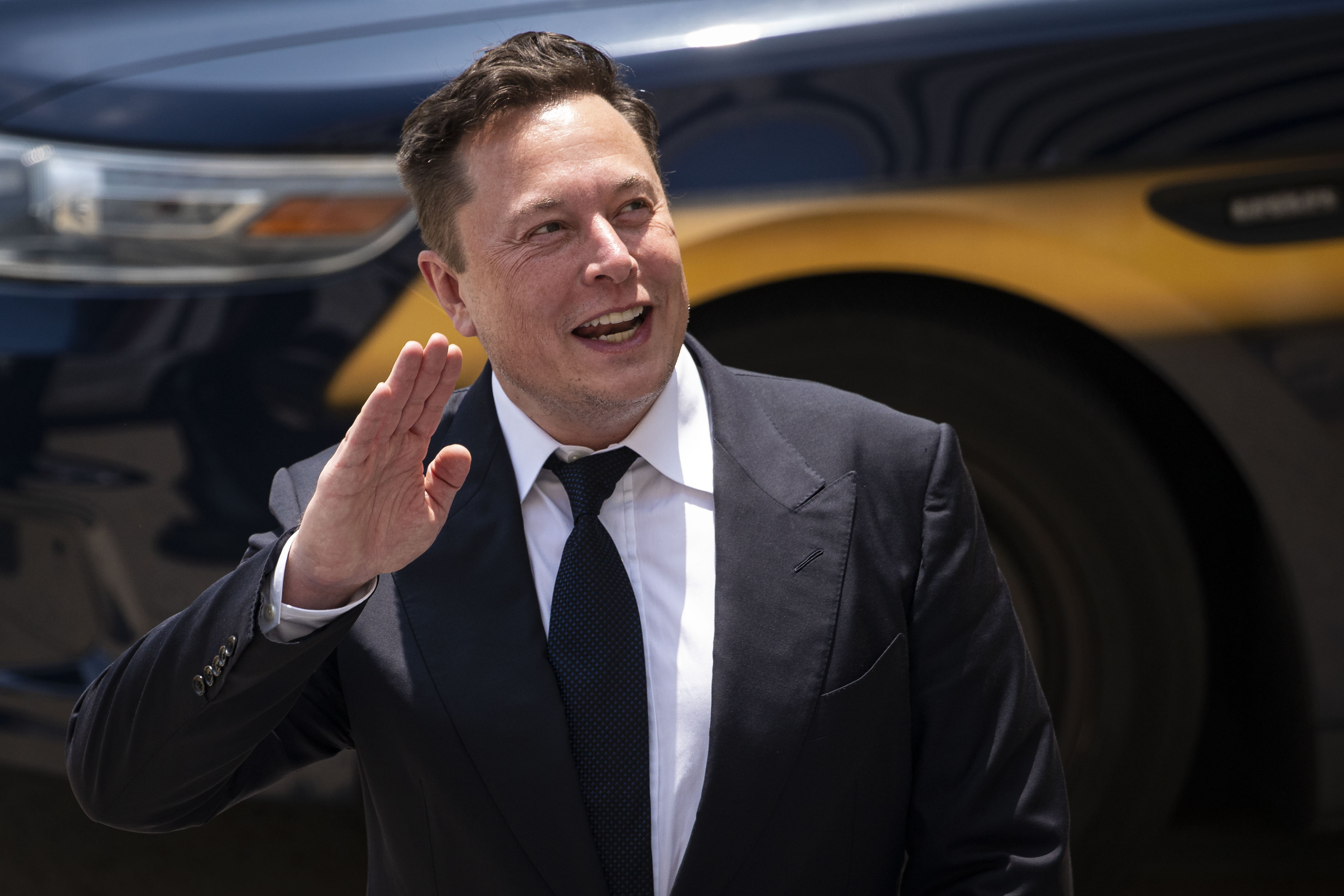 Ілон Маск продав акції Tesla на $5 млрд після опитування підписників у Twitter