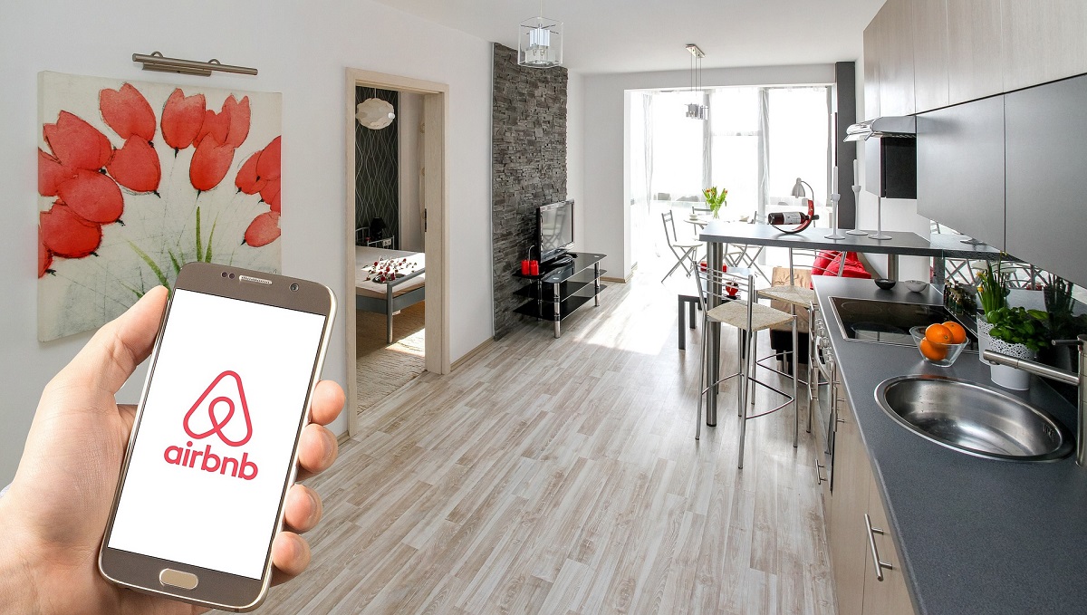 Airbnb пообіцяв безкоштовно розселити у Європі 100 тисяч біженців з України