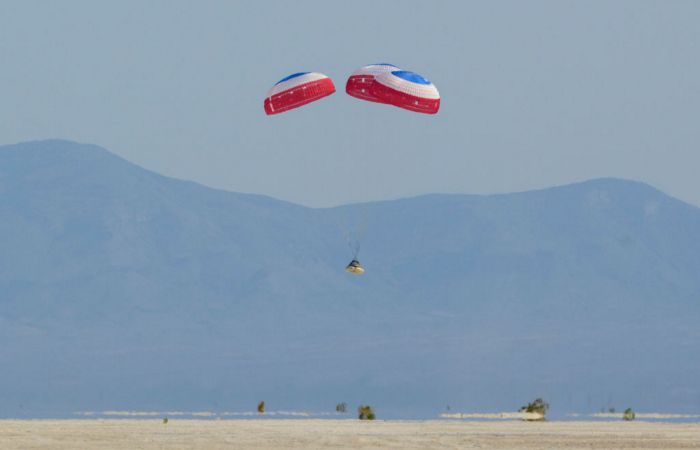 Космічний корабель Starliner успішно повернувся на Землю після місії на МКС