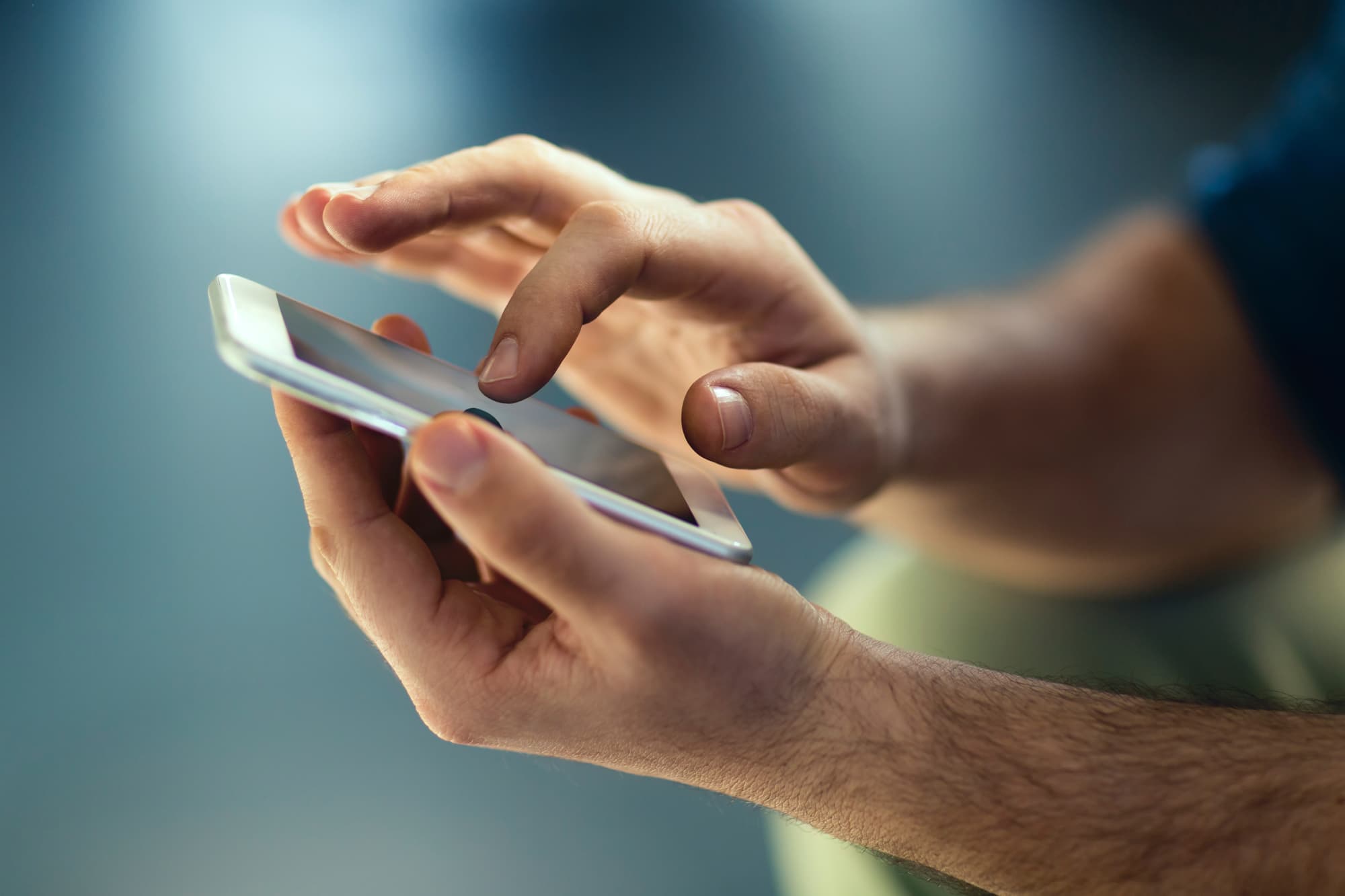 Вісім корисних мобільних застосунків у Польщі для українців