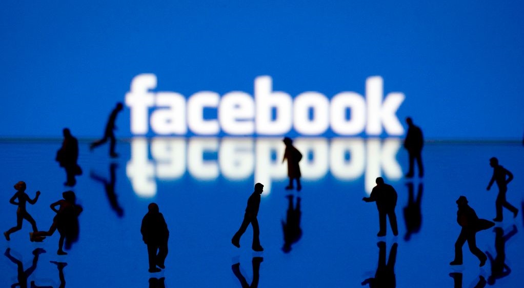 Понад 60 модераторів Facebook звільнили за допомогою алгоритму
