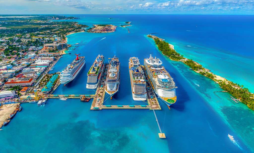 SpaceX забезпечить люксові круїзні лайнери Royal Caribbean супутниковим інтернетом Starlink
