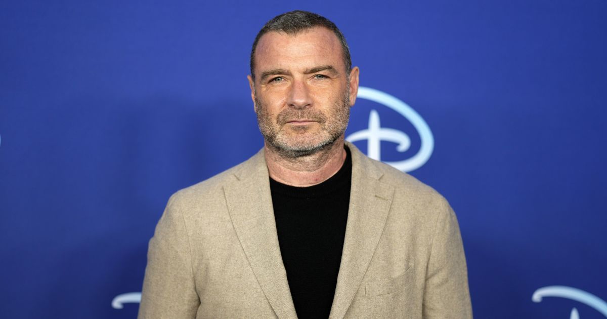 Голлівудський актор Лев Шрайбер запустив збір коштів на генератори для українських лікарень