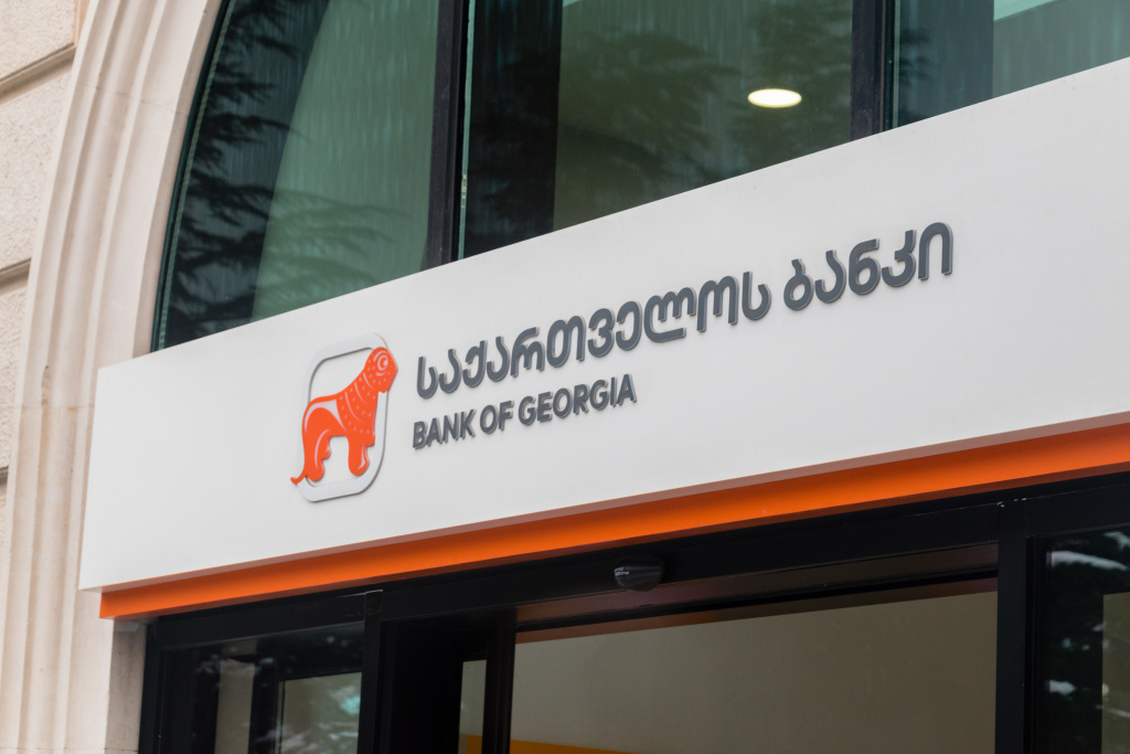 Bank of Georgia почав масово блокувати рахунки росіян та білорусів