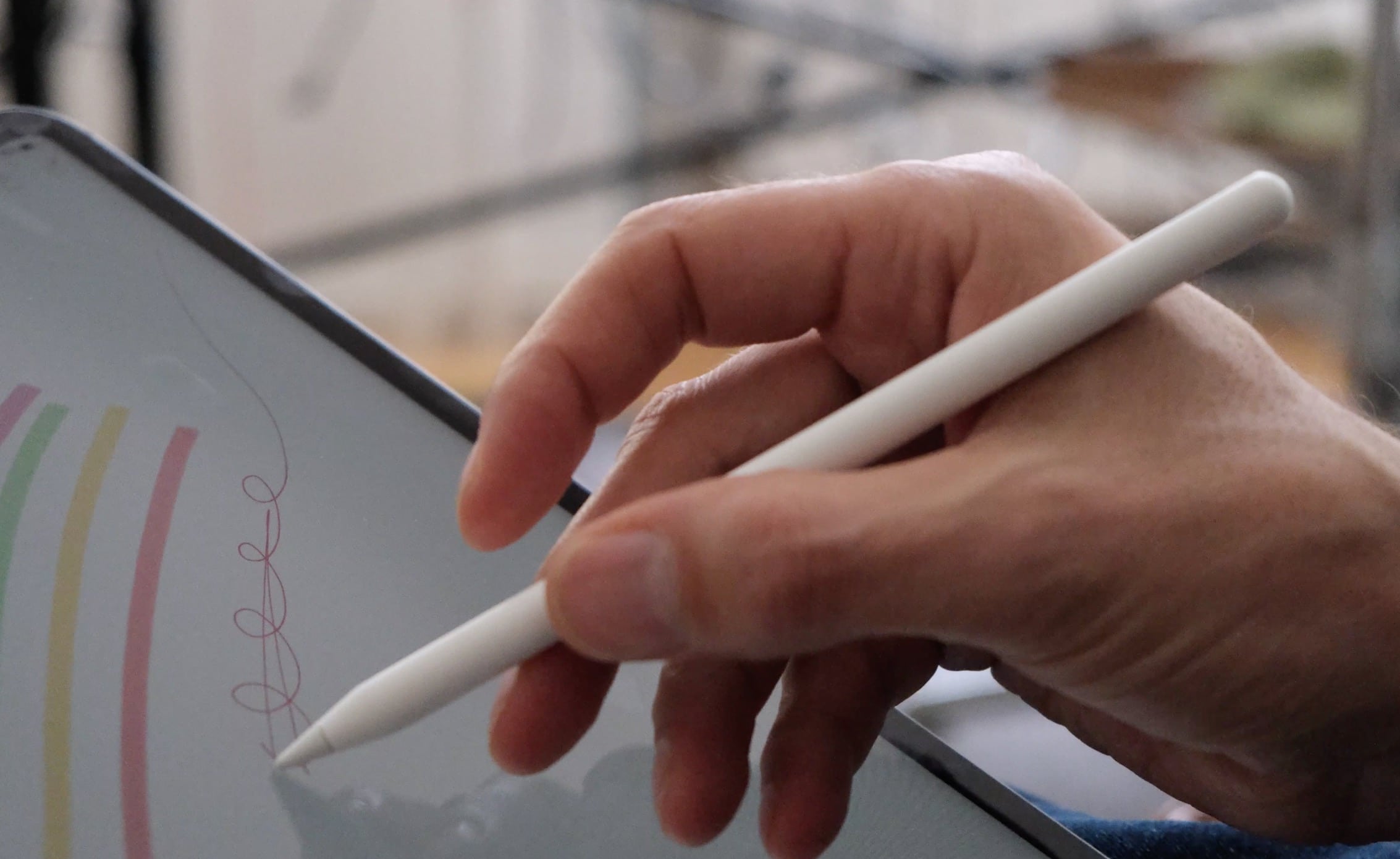 Apple запатентувала стілус, здатний розпізнавати колір та текстуру