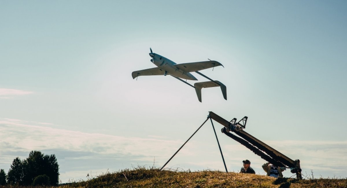 Українські захисники отримали безпілотники Raybird-3, здатні літати на 2500 км