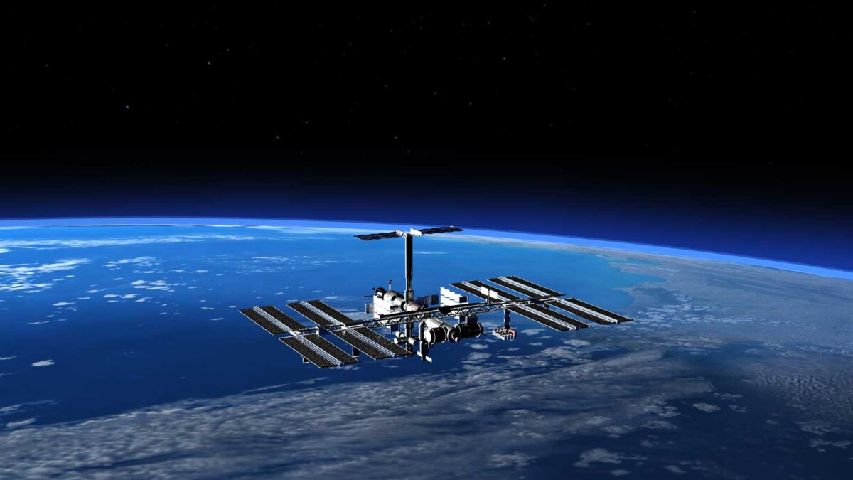 NASA побудує корабель-буксир, за допомогою якого можна буде звести з орбіти МКС