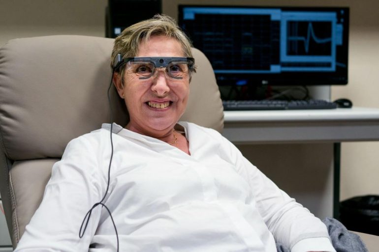 В Испании ослепшей женщине частично вернули зрение с помощью электродов