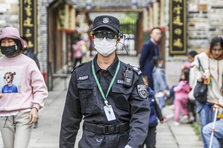 Китайська поліція за допомогою окулярів з тепловізором визначає інфікованих коронавірусом