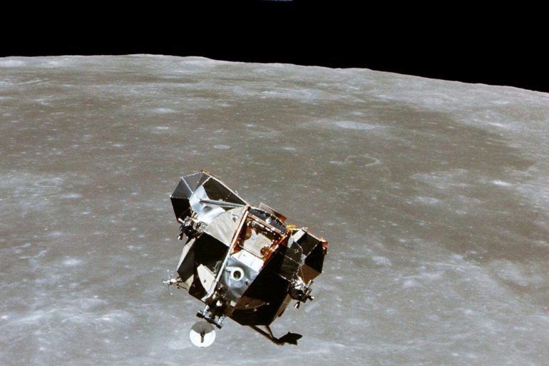 NASA перенесли планы по созданию лунной базы на год