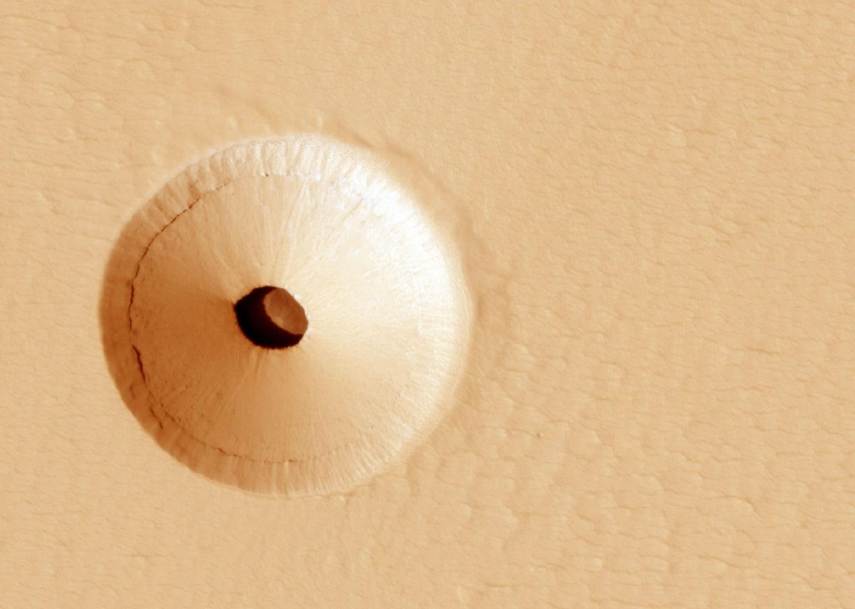 Вчені знайшли на Марсі загадкову печеру, що підходить для життя