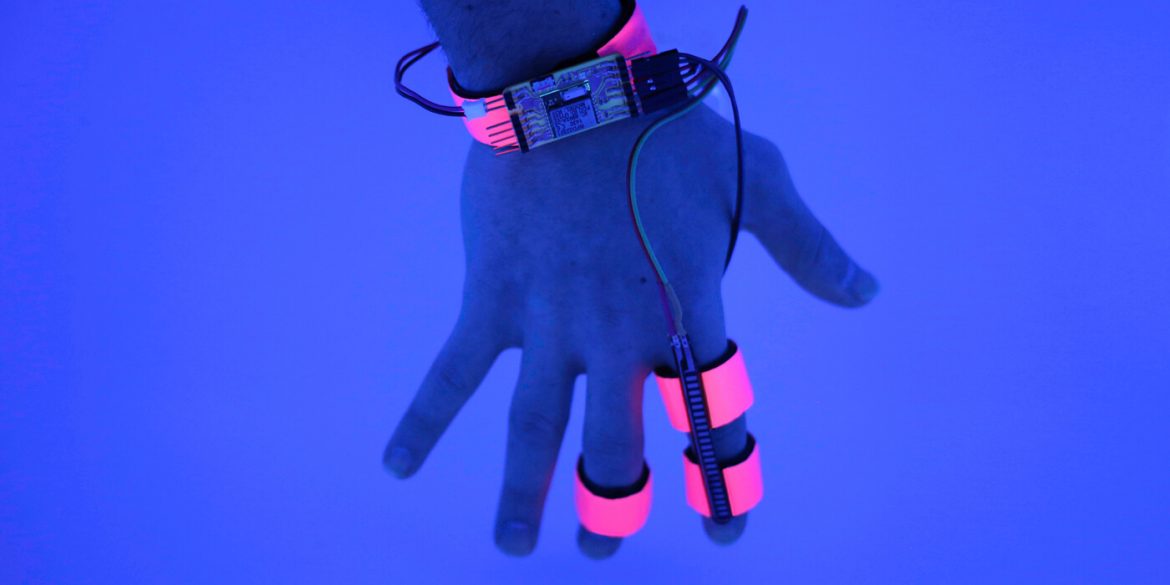 Вчені MIT створили рукавичку, керуючу снами
