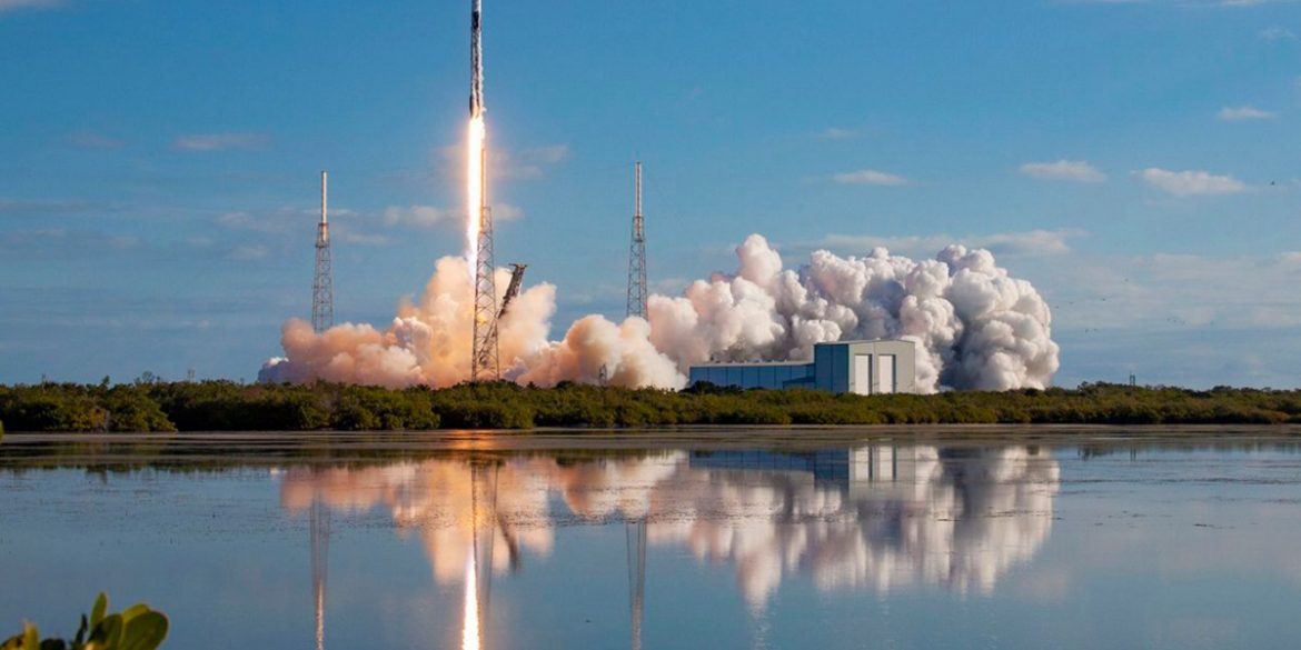 Сегодня SpaceX отправит на орбиту седьмую партию спутников Starlink