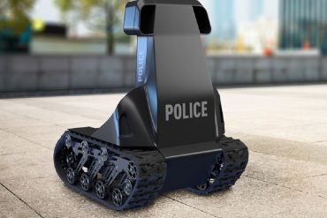 Українська компанія розробила робота-поліцейського для патрулювання вулиць під час карантину