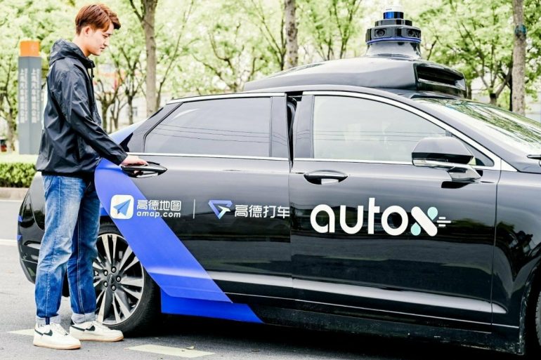В Шанхае запустят 100 беспилотных такси