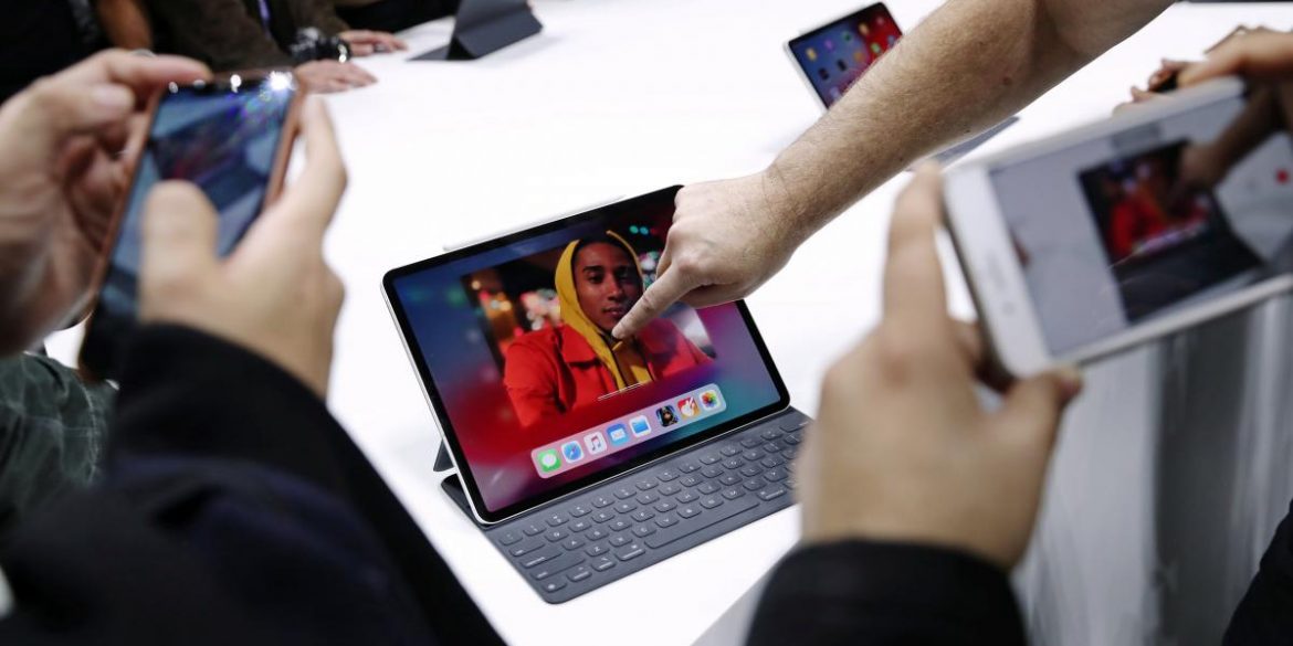 В ближайший год Apple выпустит два бюджетных iPad с большими экранами, а в 2022 - AR-очки