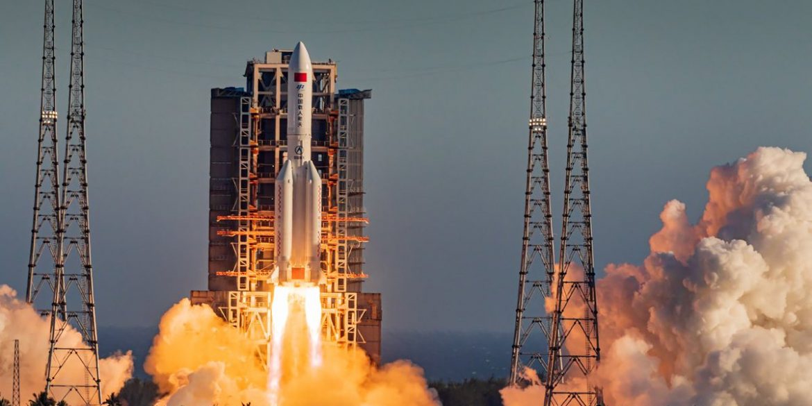 Китай вернул на Землю космический корабль нового поколения и признал его испытания успешными