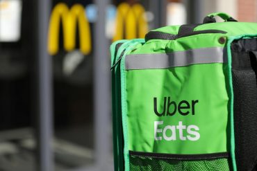 Uber Eats прекратит свою работу в Украине