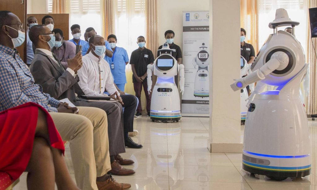 Фото: п'ять роботів, які допомагають людству впоратися із пандемією