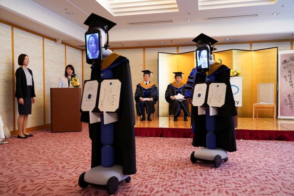 Фото: пять роботов, которые помогают человечеству справиться с пандемией