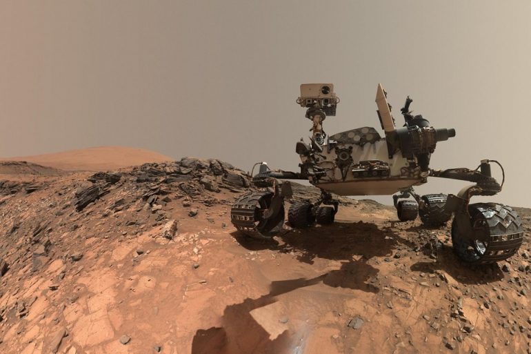 Марсоход Curiosity отправился в летнее путешествие на поиски следов жизни на Марсе