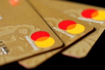 Mastercard будет выпускать в Украине только бесконтактные карты