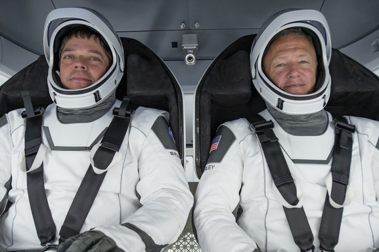 NASA покажет в прямом эфире возвращение на Землю Crew Dragon с астронавтами