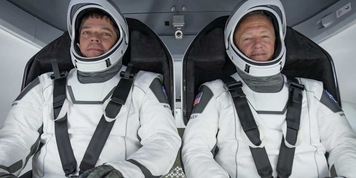 Астронавты NASA впервые за 45 лет посадят космический корабль на воду