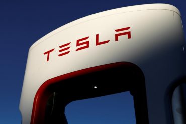 Tesla впервые завершила 4 квартала подряд с прибылью