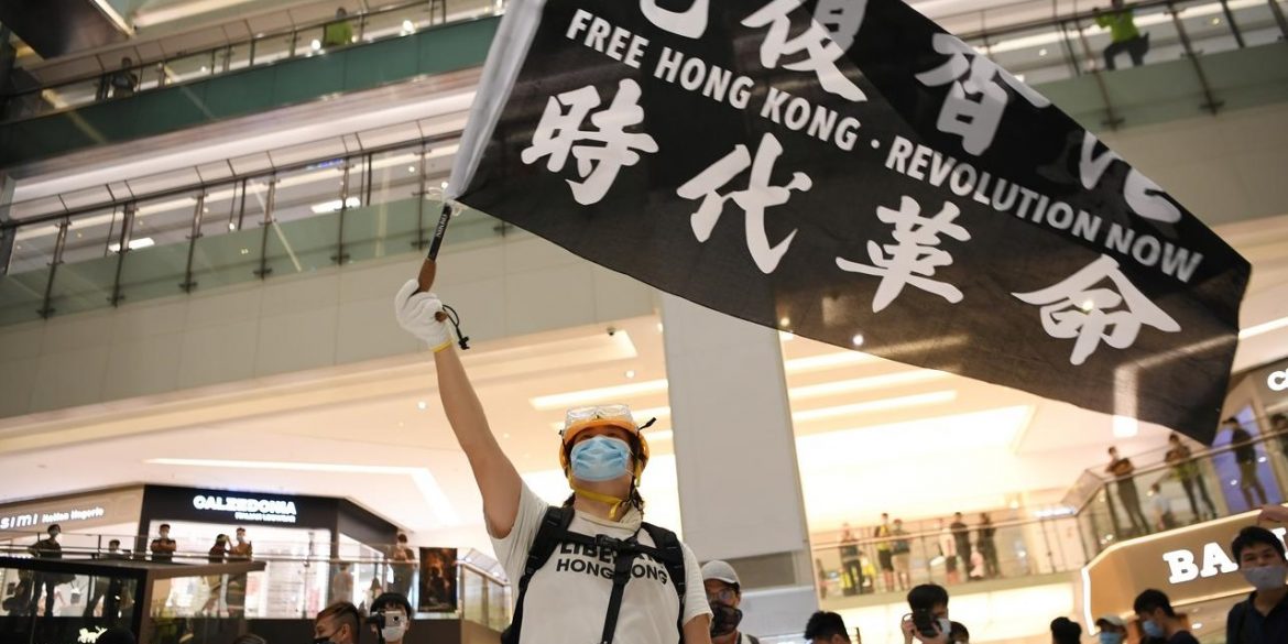 Facebook, Google и Telegram отказались предоставлять данные пользователей полиции Гонконга из-за нового закона