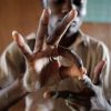 Американські вчені представили рукавицю, яка допомагає озвучувати мову жестів
