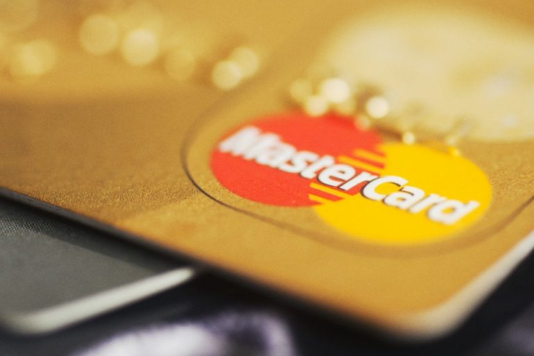 Mastercard дозволить трансгендерам вказувати на картах неофіційні імена