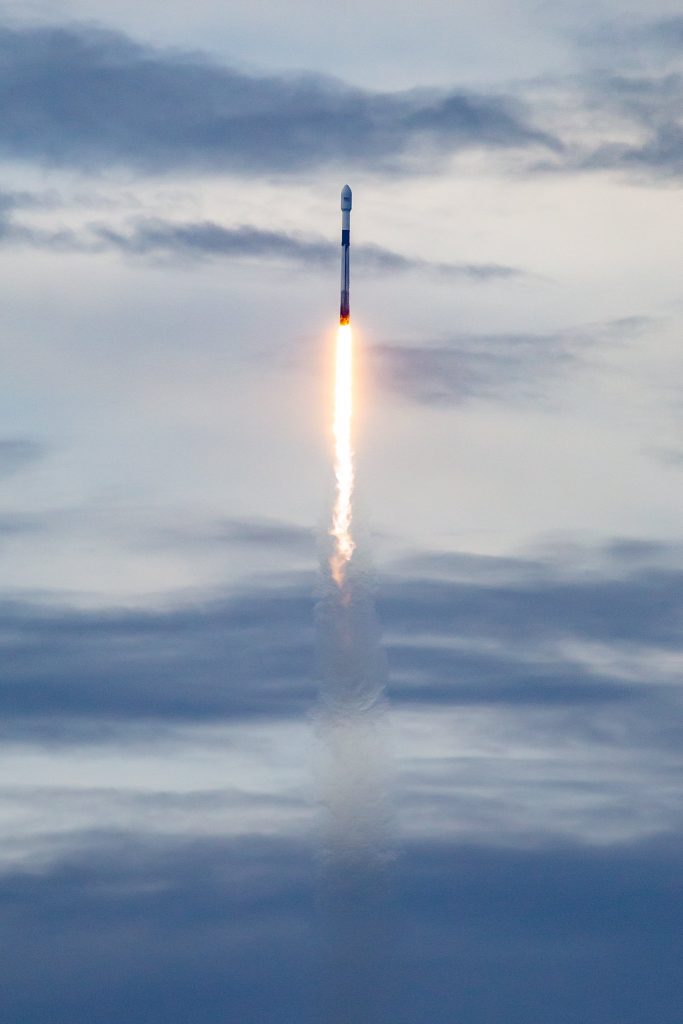 Фото: как выглядел полярный запуск ракеты Falcon 9 от SpaceX