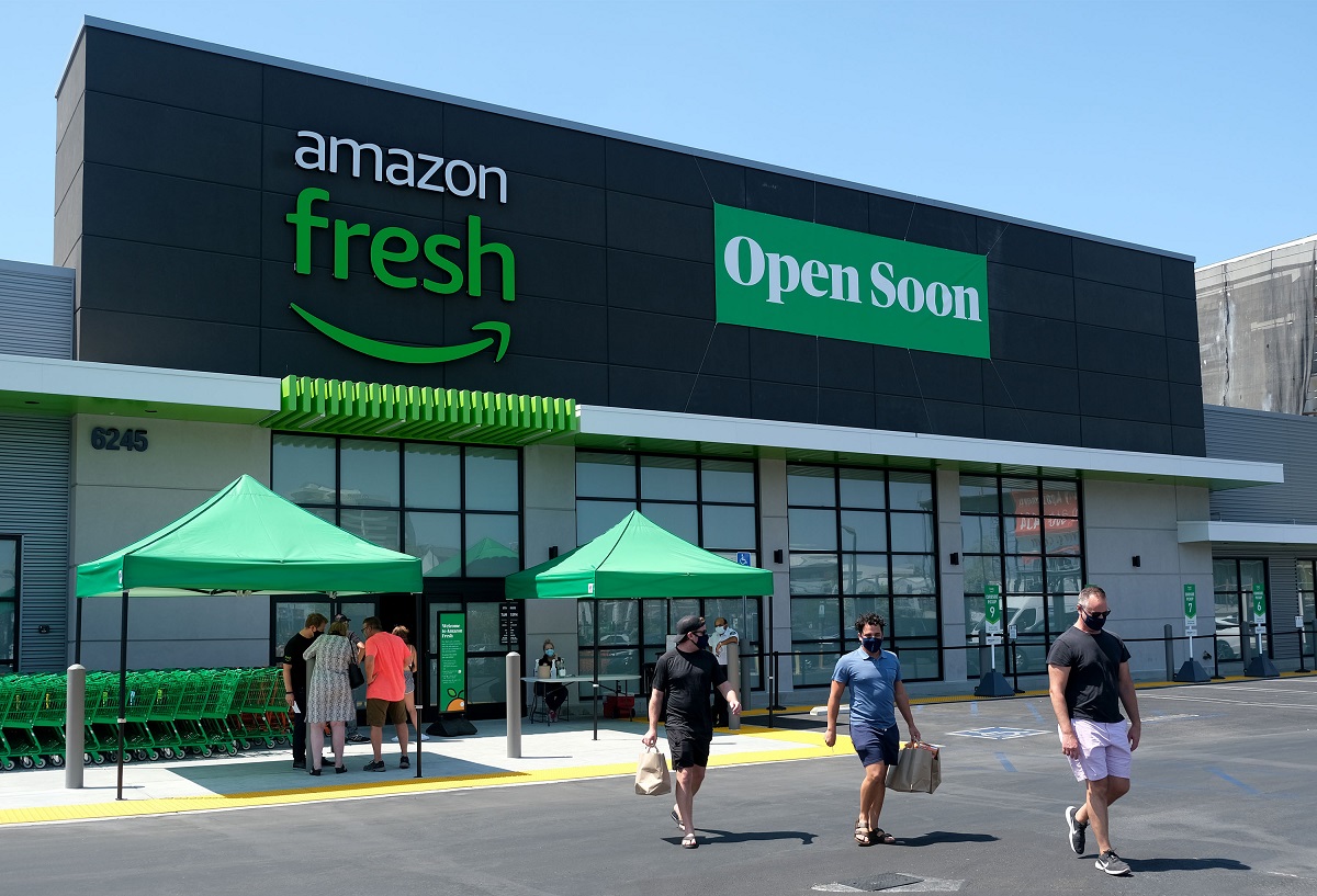 В Лос-Анджелесе открылся продуктовый магазин Amazon с умными корзинами