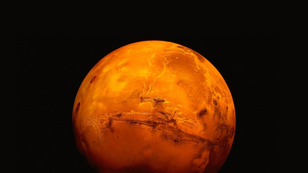 Вчені знайшли докази існування підземних озер на Марсі