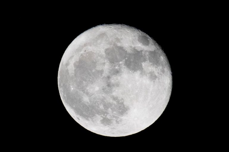 NASA знайшли воду на сонячній стороні Місяця