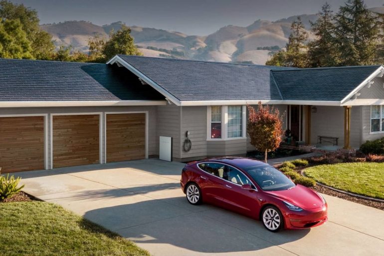 Ілон Маск назвав сонячні панелі Solar Roof наступним «продуктом-вбивцею» Tesla