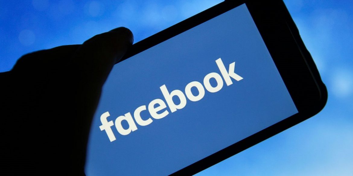 За тиждень до президентських виборів в США Facebook заблокував дві мережі фейкових акаунтів