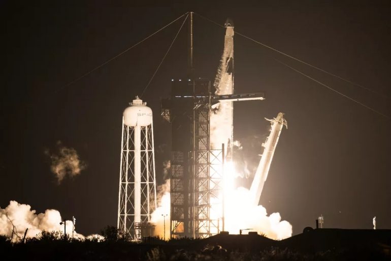 SpaceX успешно запустила еще один экипаж на МКС. Что будет дальше