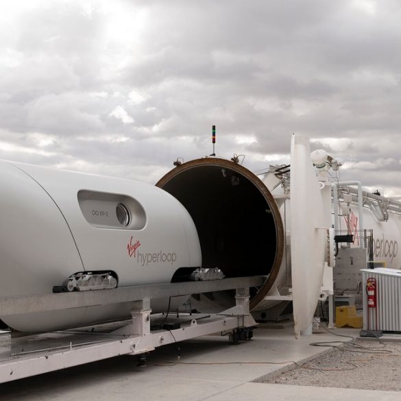 Virgin провела первые испытания капсулы Hyperloop с пассажирами
