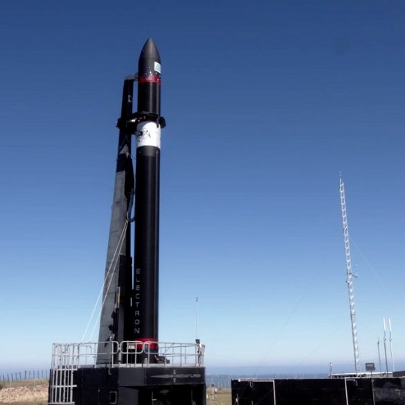 Компанія Rocket Lab повернула першу ступінь своєї ракети на Землю