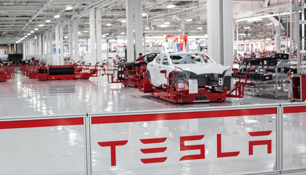 Завод Tesla в Калифорнии будет работать во время карантина
