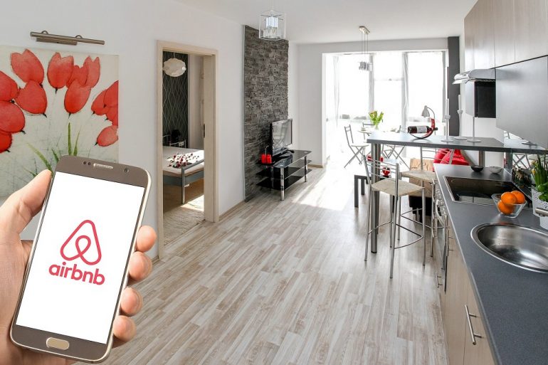 Акції Airbnb після початку торгів на біржі подорожчали вдвічі