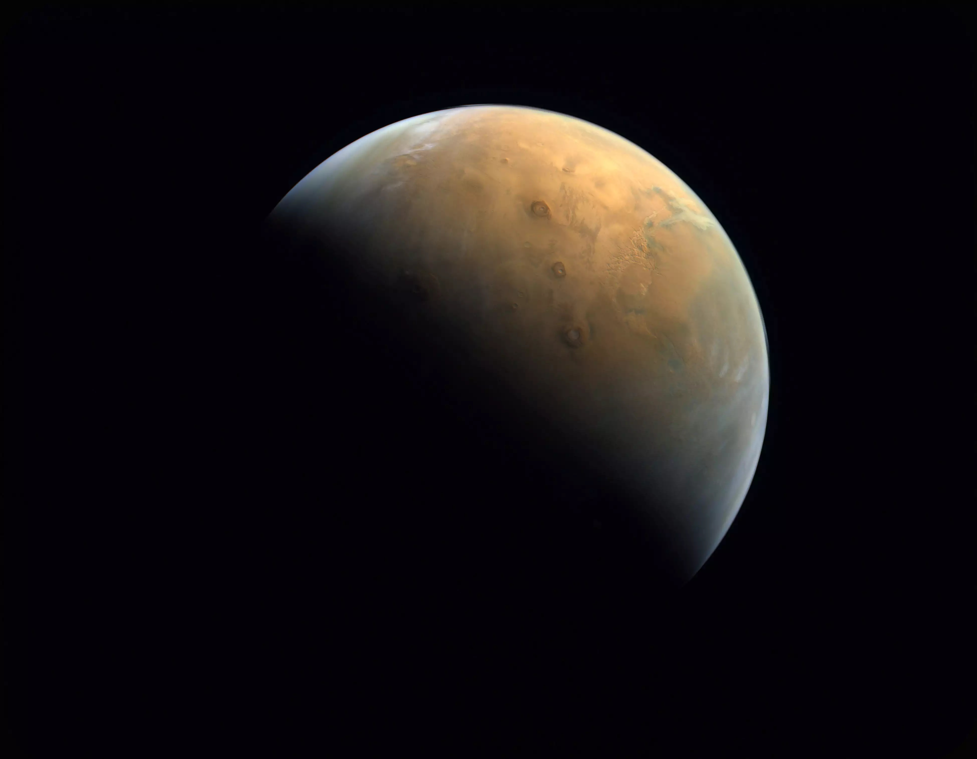 Перший арабський космічний зонд надіслав фото Марса