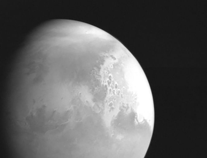 Китайский космический зонд Tianwen-1 снял первую фотографию Марса