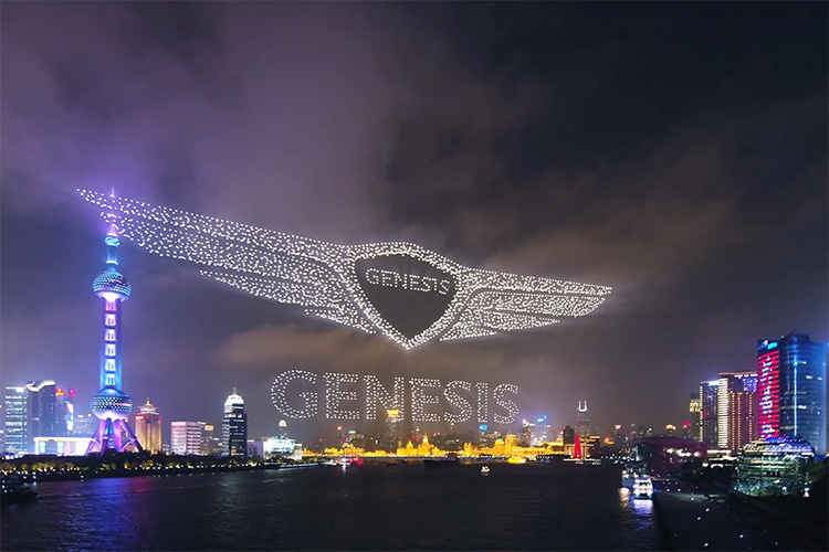 Hyundai Genesis поставил рекорд Гиннеса, запустив одновременно 3281 дронов. Видео
