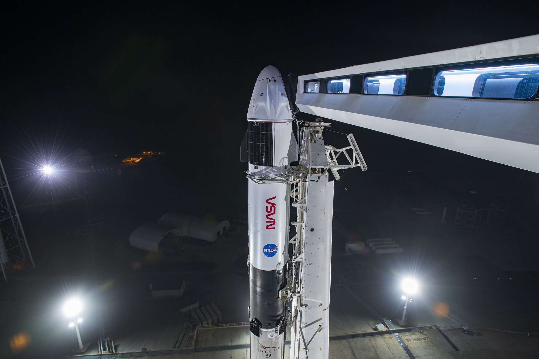 Фоторепортаж от SpaceX: запуск миссии Crew-2 на ракете Falcon 9