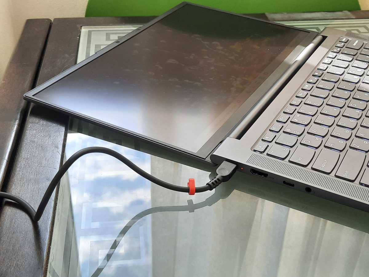 Огляд ноутбука Yoga Slim 7 від Lenovo. Компактність та продуктивність