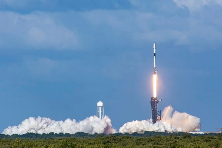 Фото: як виглядав старт чергової місії Starlink від SpaceX