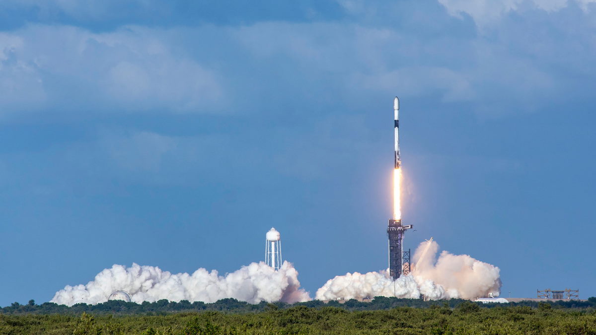 Фото: как выглядел старт очередной миссии Starlink от SpaceX